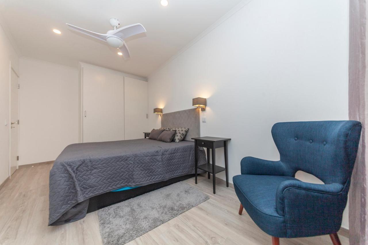 B35 - Andorinha Heart In Apartment